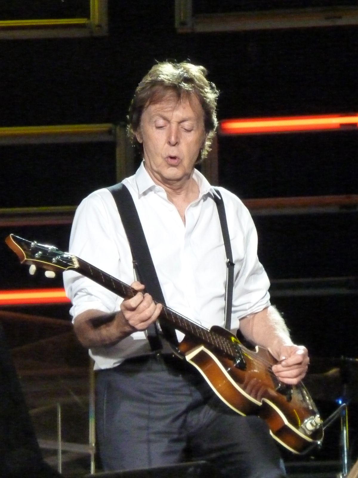 Paul_McCartney_live_in_Dublin.jpg