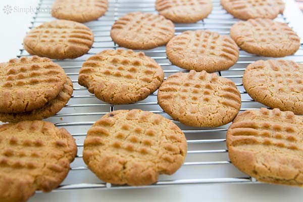 peanut-butter-cookie-method-5-600x400.jpg