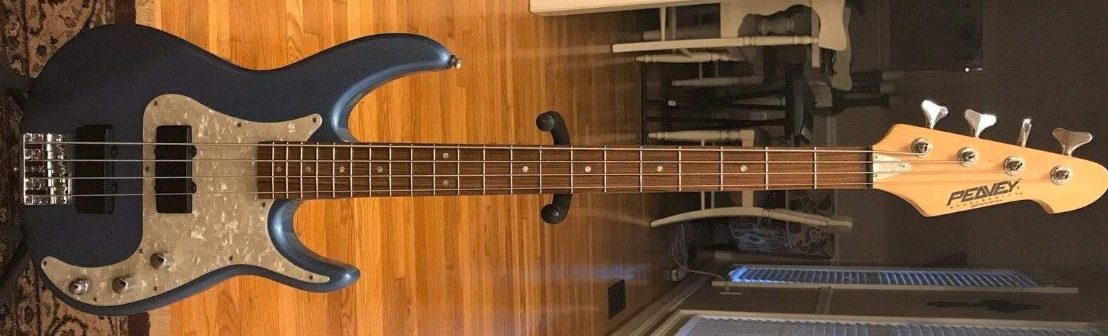 Peavey Axcelerator (1).jpg