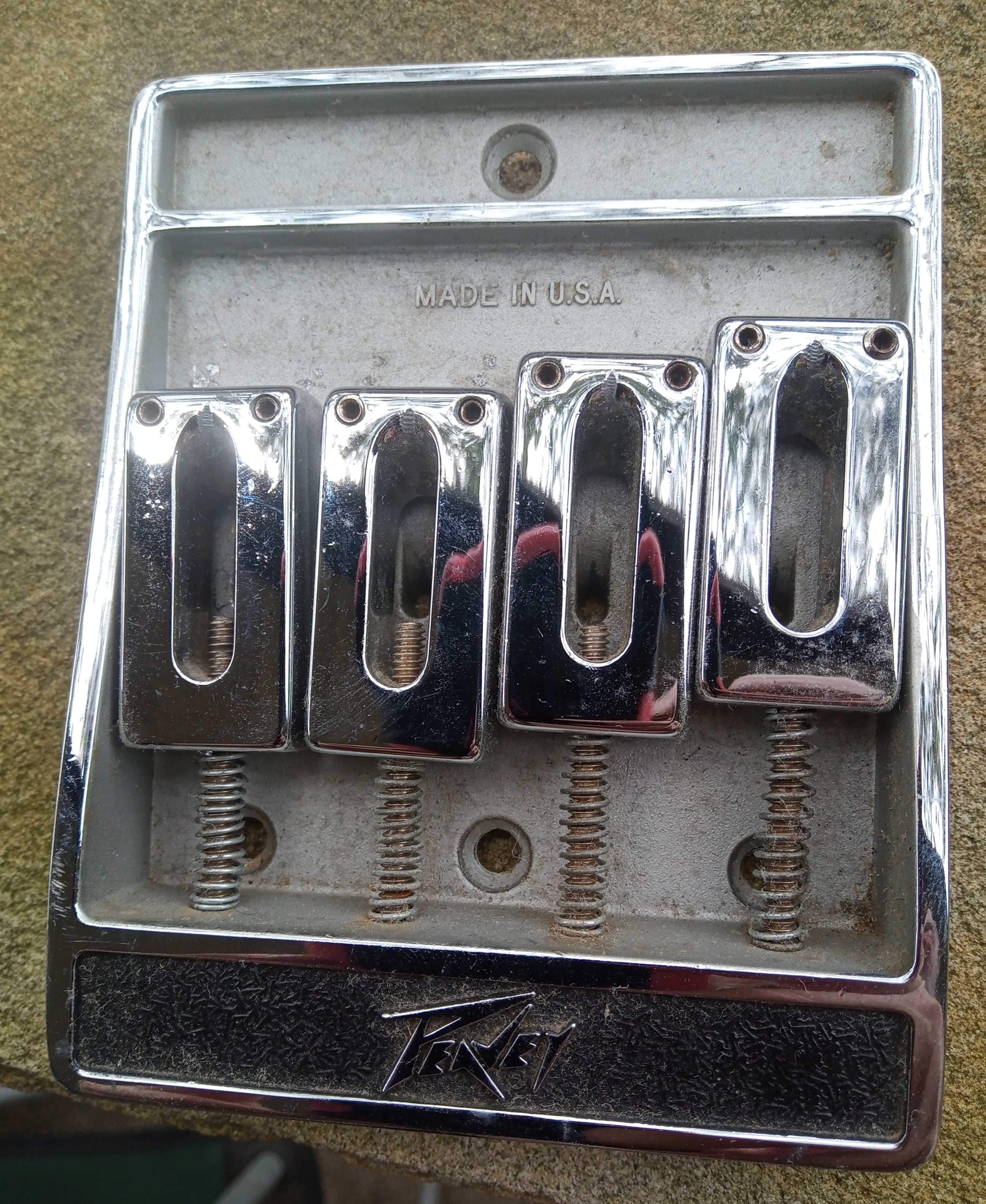 Peavey T40 bridge.jpg