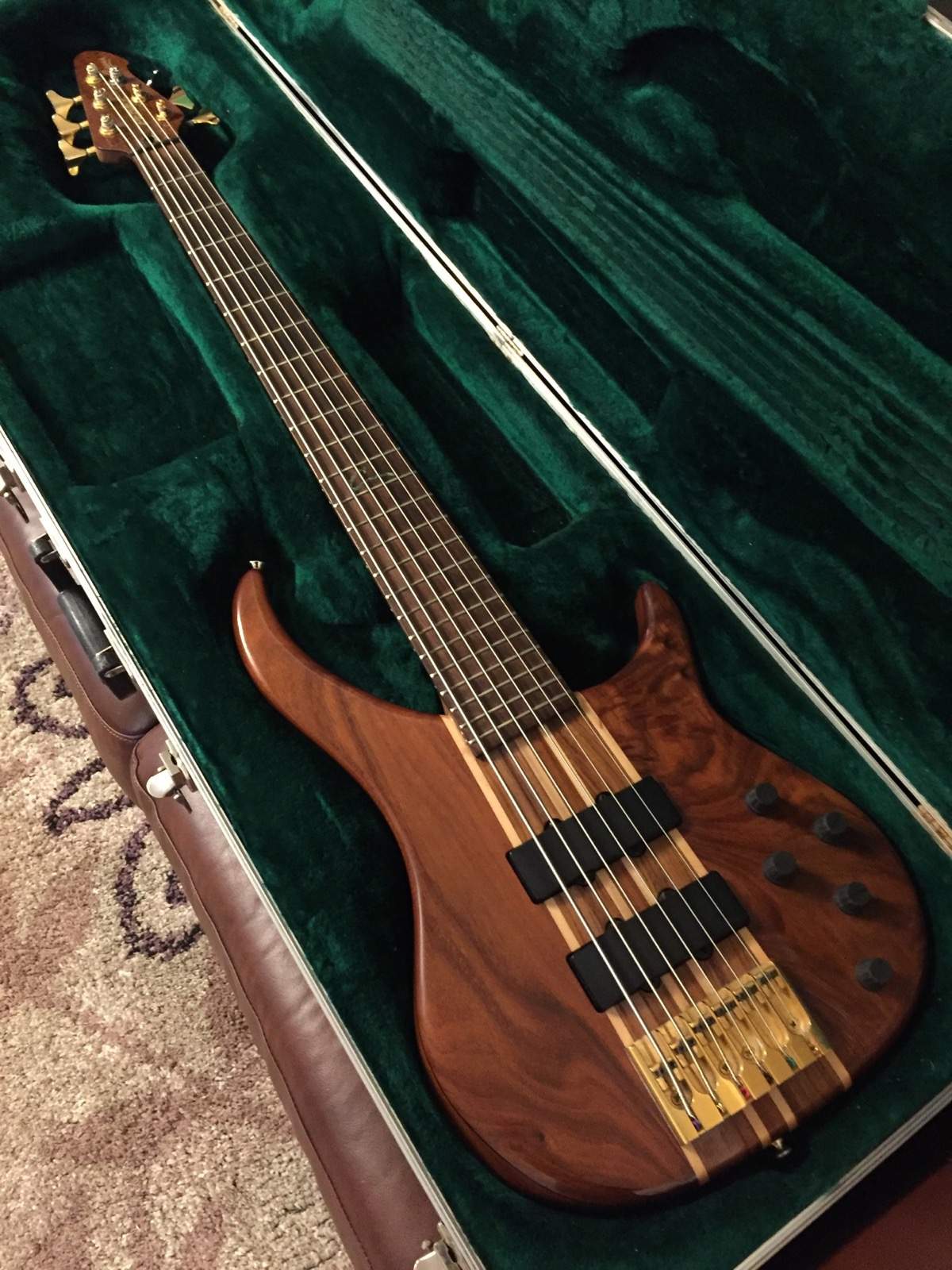 PeaveyCirrus6String - 1.jpg
