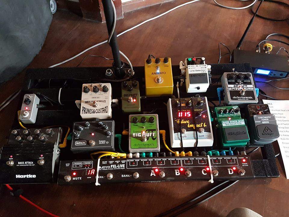 Pedal Board latest.jpg