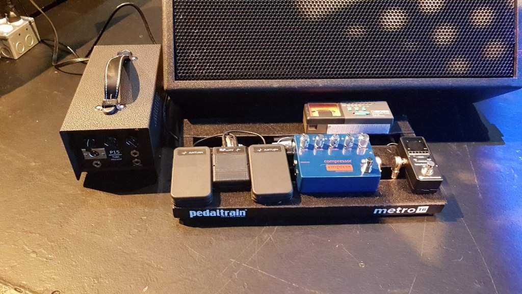 Pedalboard.jpg
