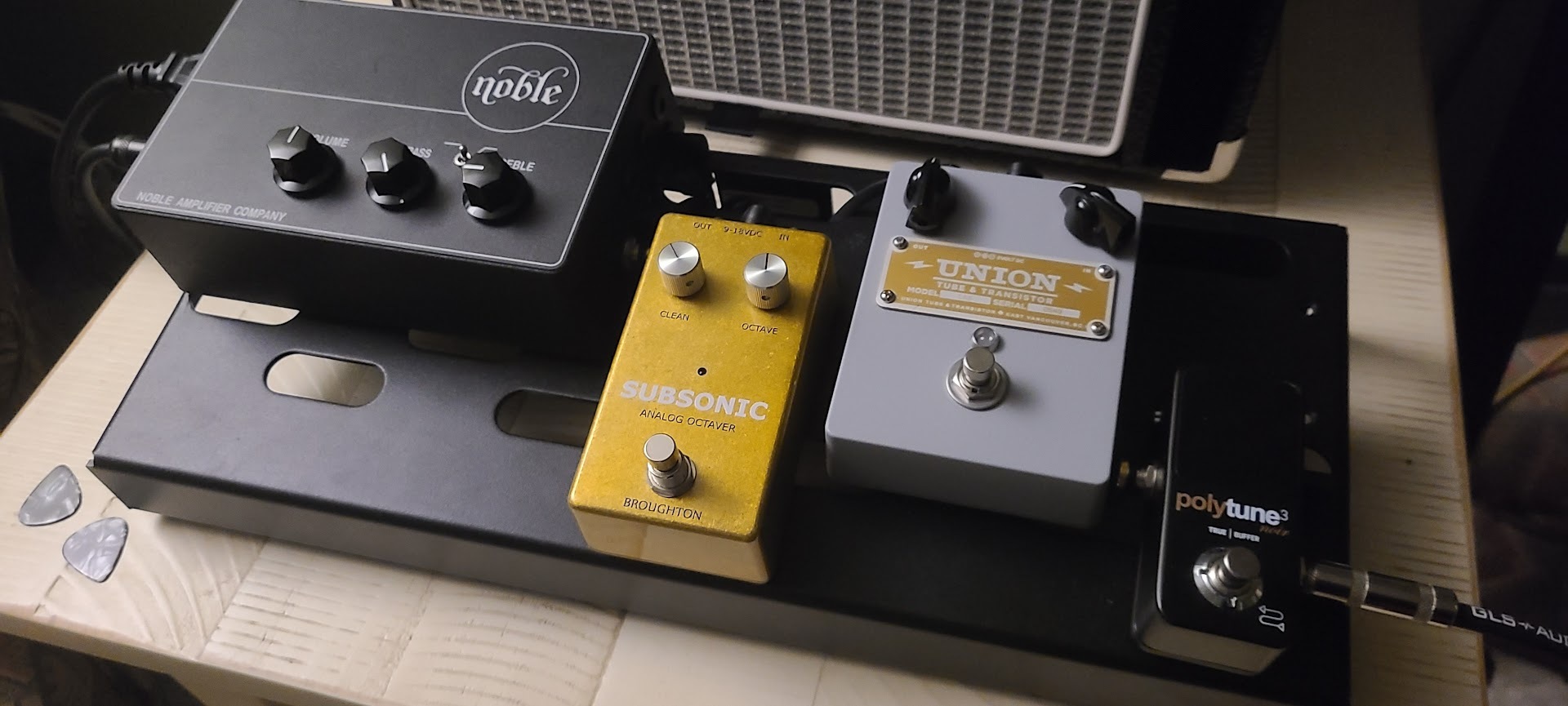 Pedalboard.jpg