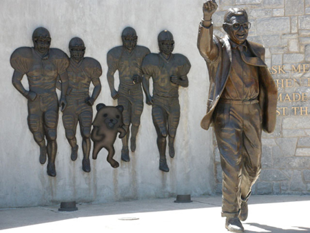 pedo_statue_paterno_1.jpg