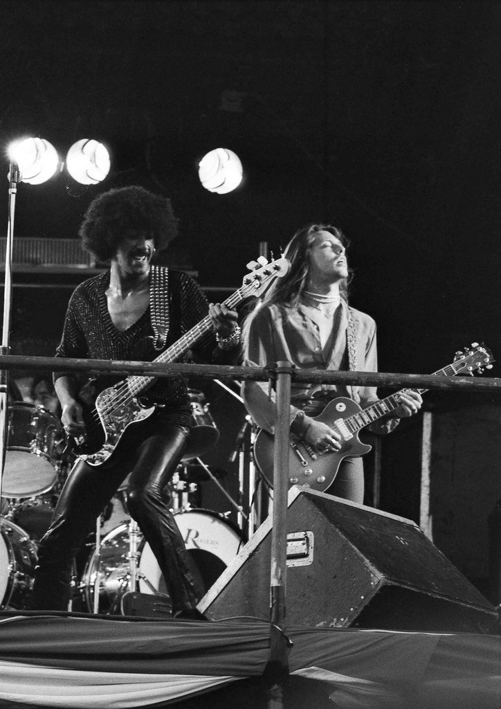 Phil_Lynott_and_Scott_Gorham_Thin_Lizzy_1978.jpg