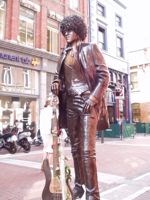 Philip_Lynott_Dublin_Statue.jpg
