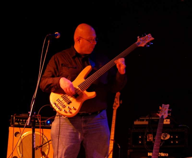 Philw-fretless.jpg