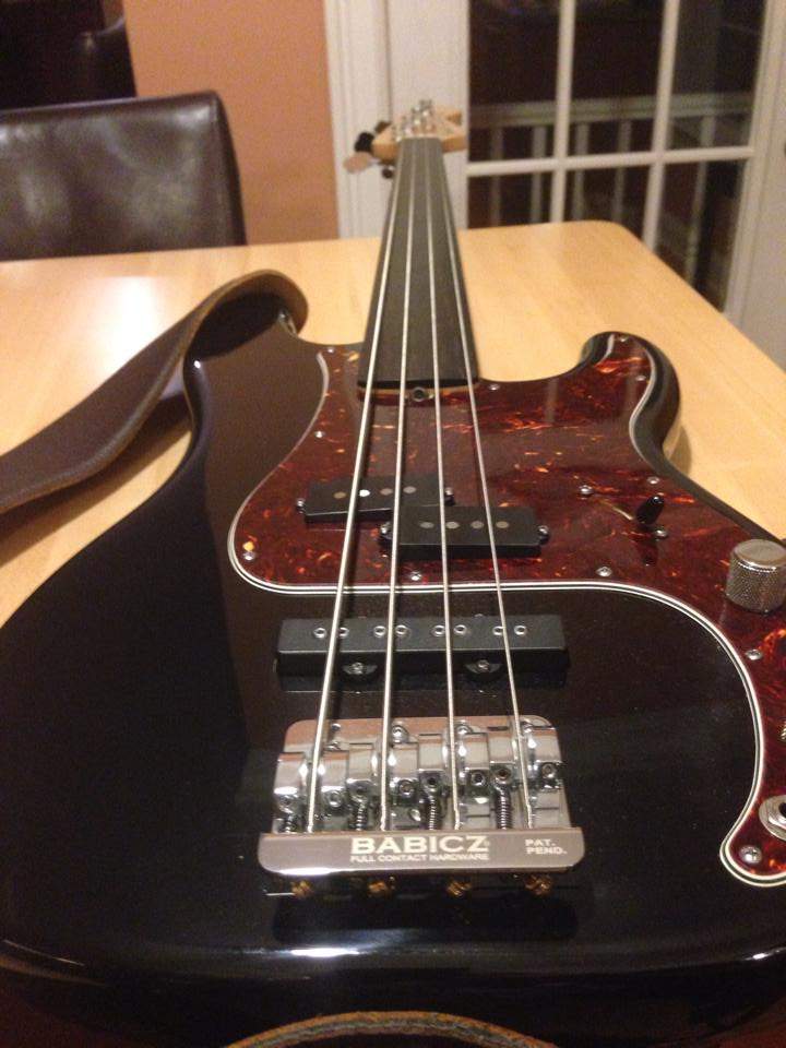 PJ fretless.jpg