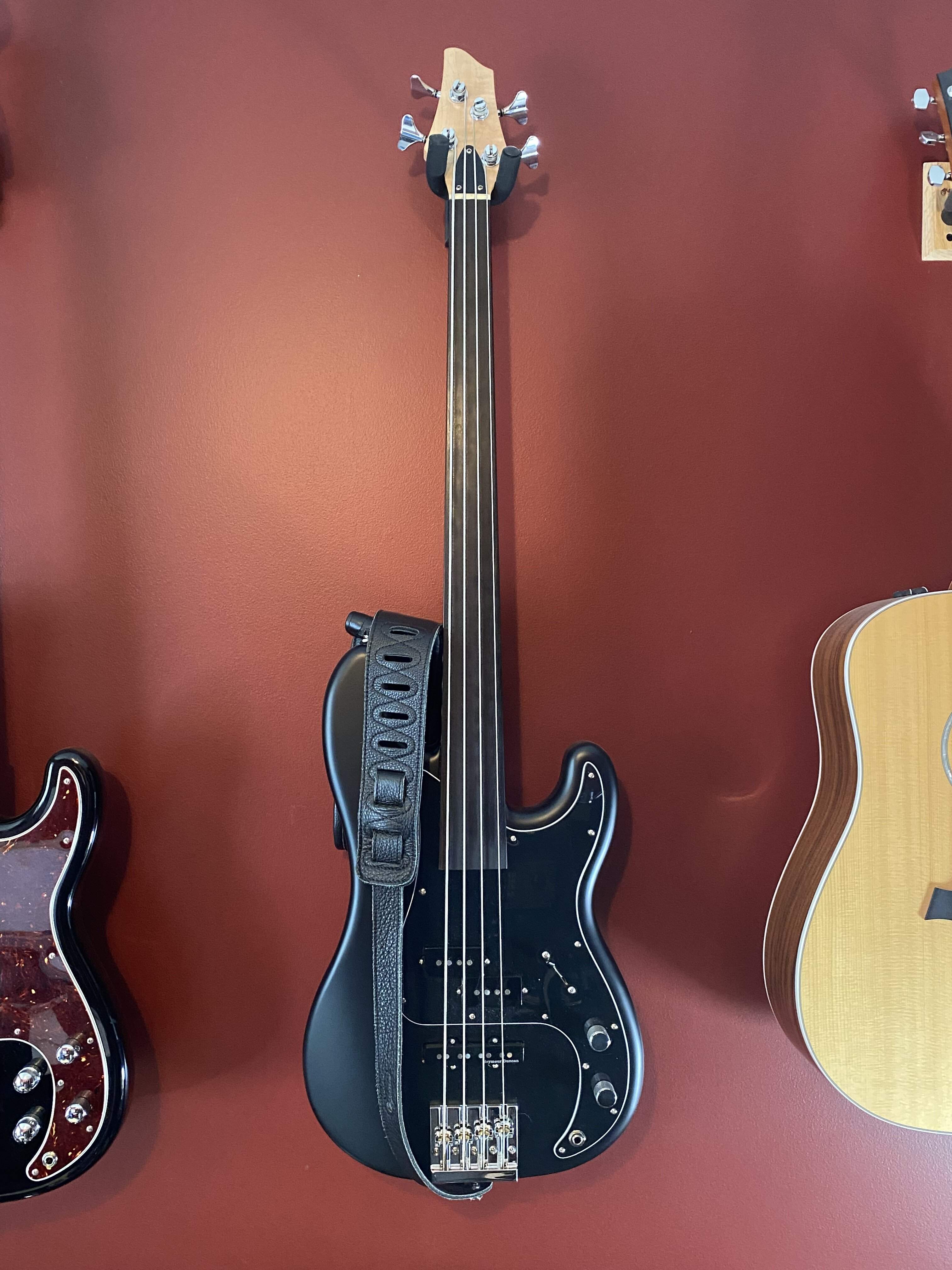 PJ Fretless.jpg