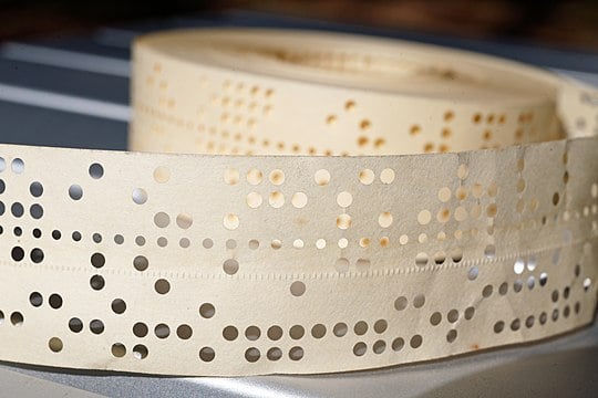 Punched_paper_tape_roll.jpg