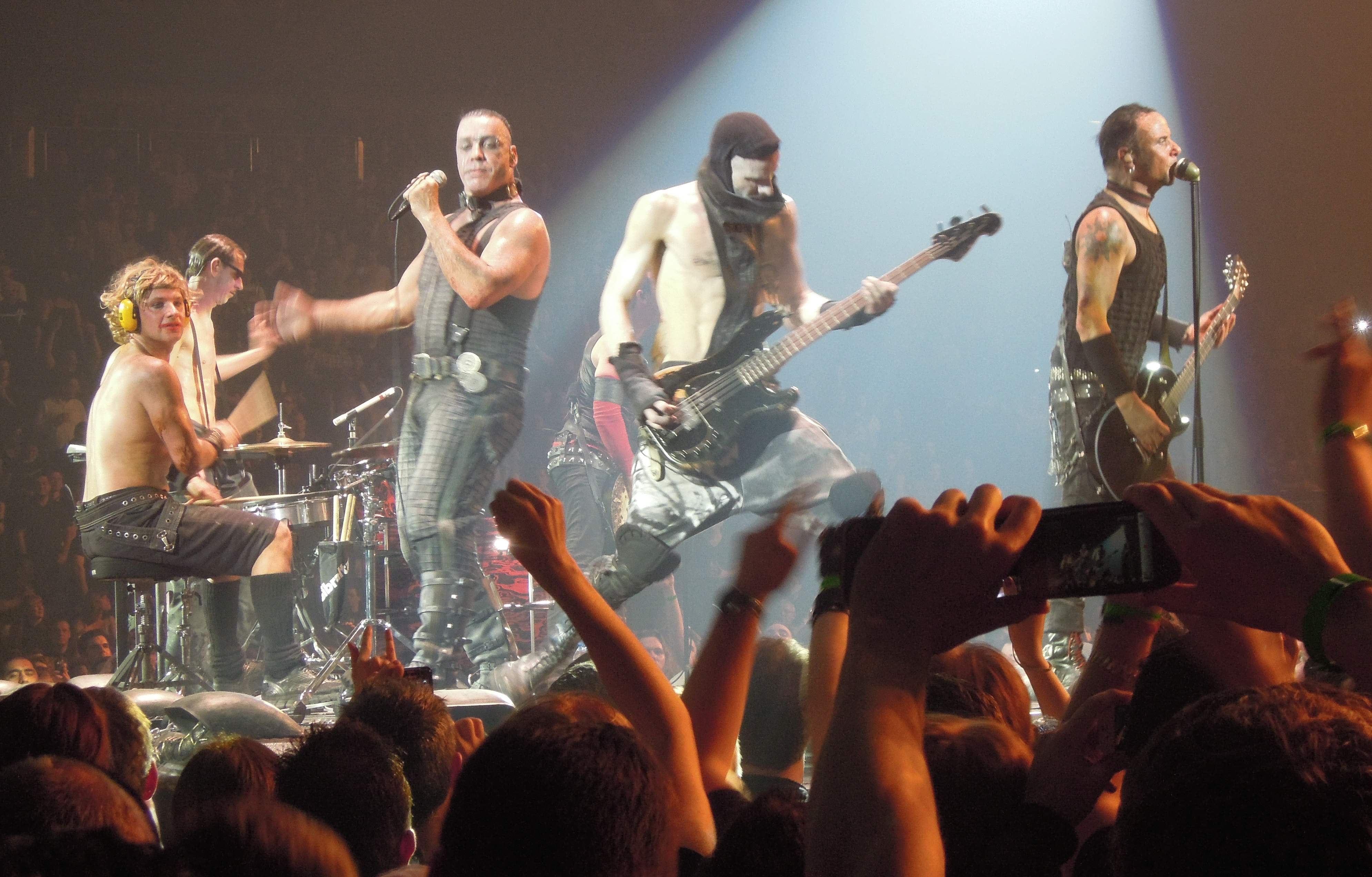 Rammstein_performing__Bück_dich__Live_in_London_24_February_2012.jpeg