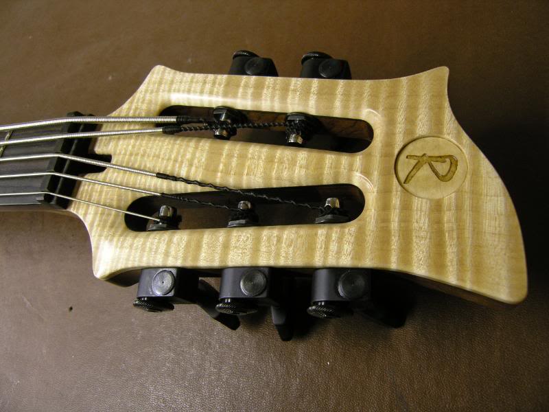 RaysbassfinishedRobsFretboard013.jpg