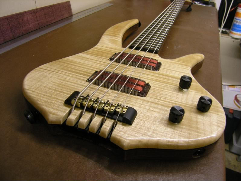 RaysbassfinishedRobsFretboard017.jpg