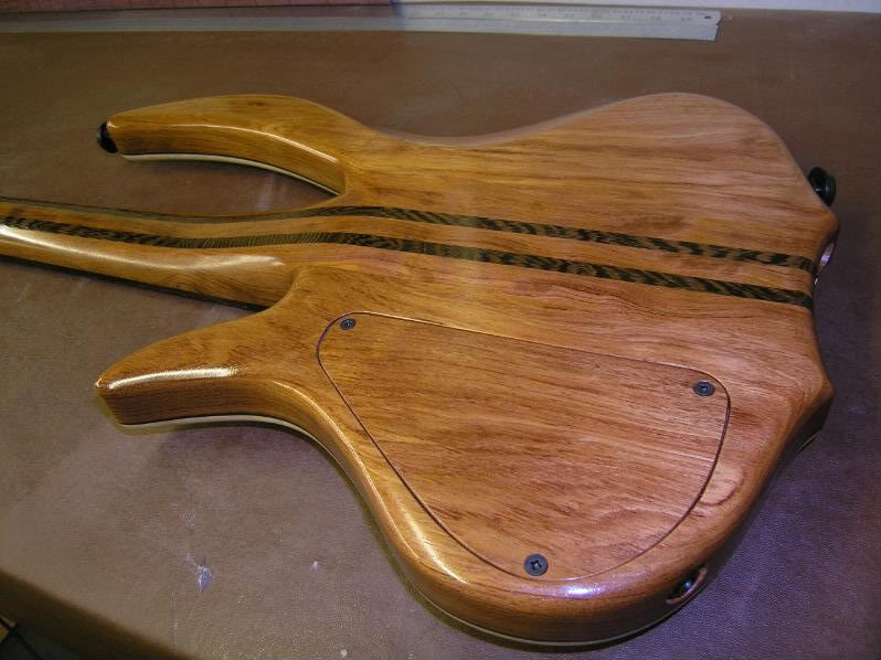 RaysbassfinishedRobsFretboard018.jpg