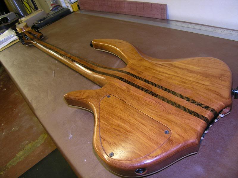 RaysbassfinishedRobsFretboard020.jpg