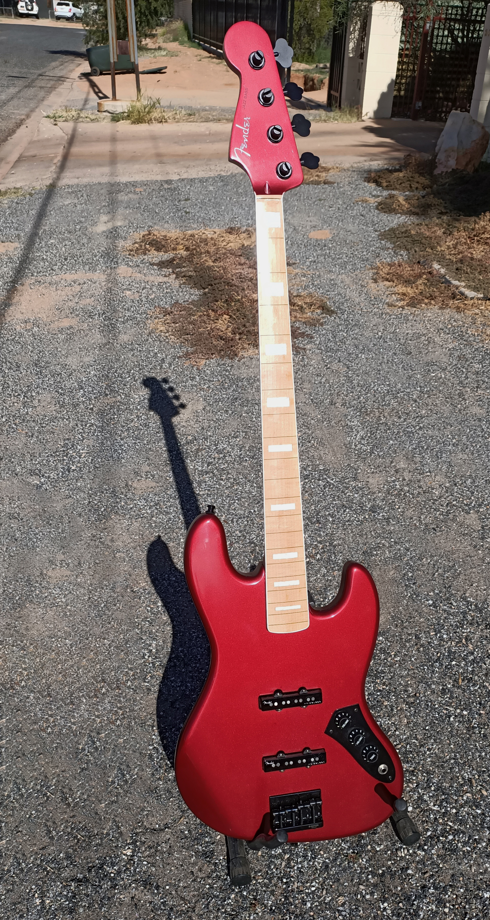 red fretless.jpg