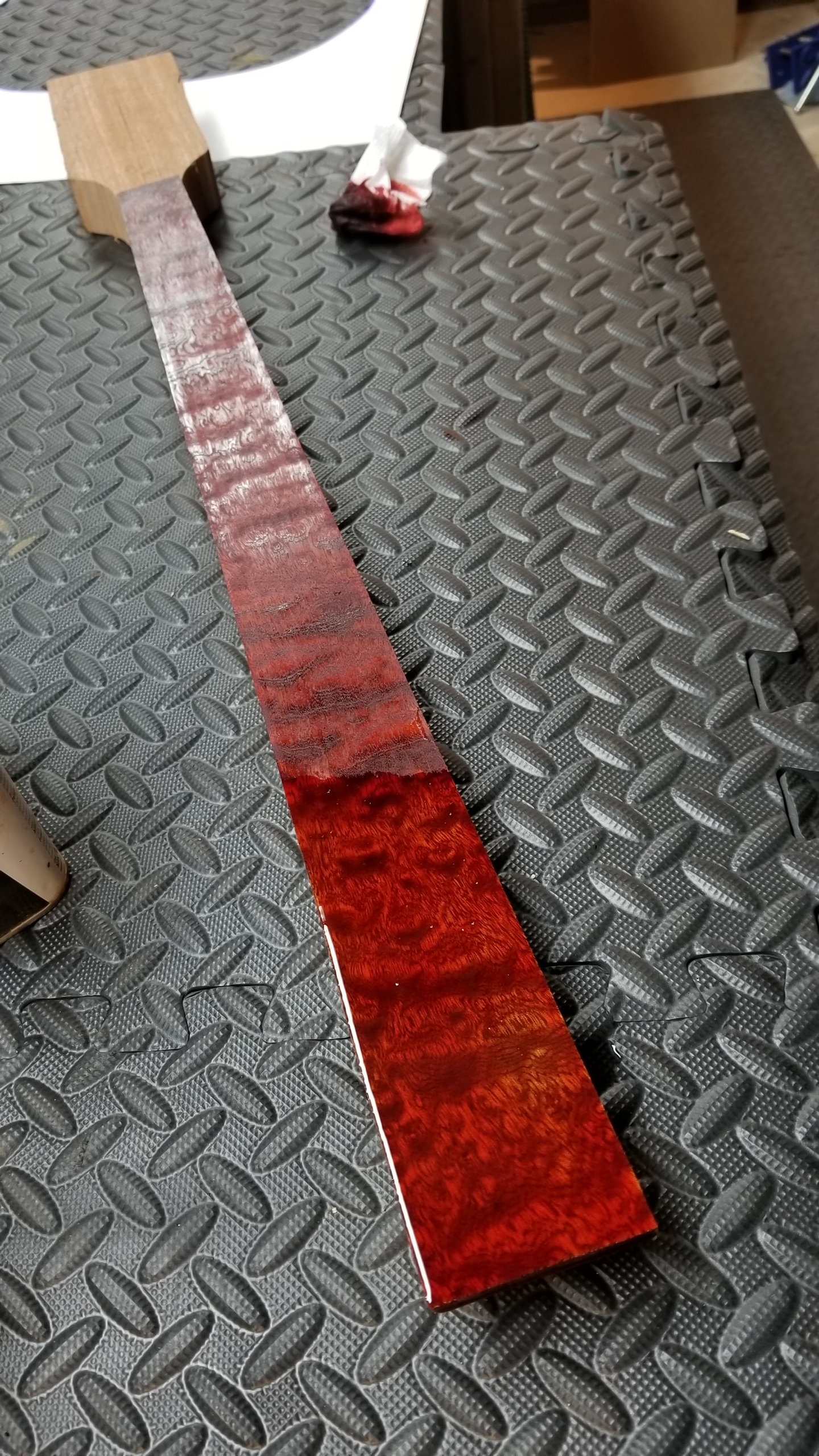 Red16.jpg