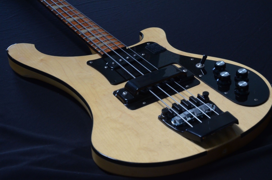 rickenbacker-4003-mapleglo.jpg