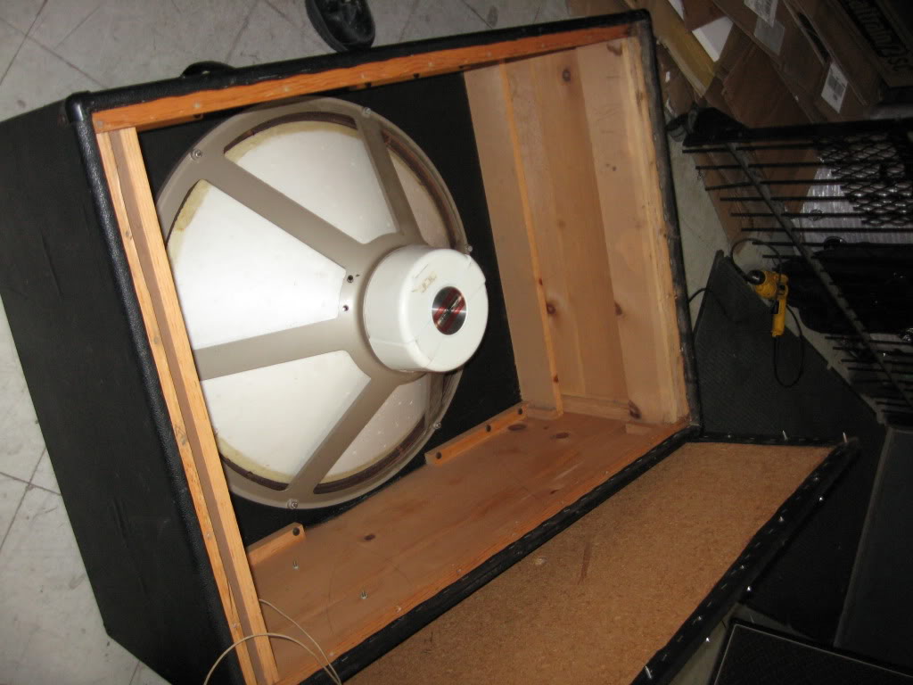 rickenbackercabs002.jpg