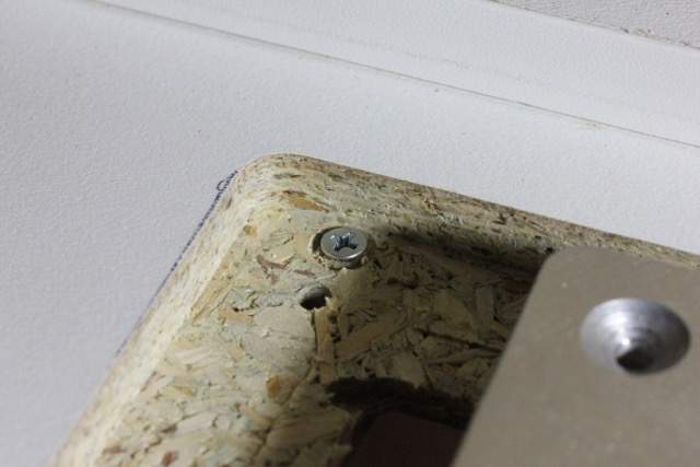 router_insert_leveling_screw_small.jpg