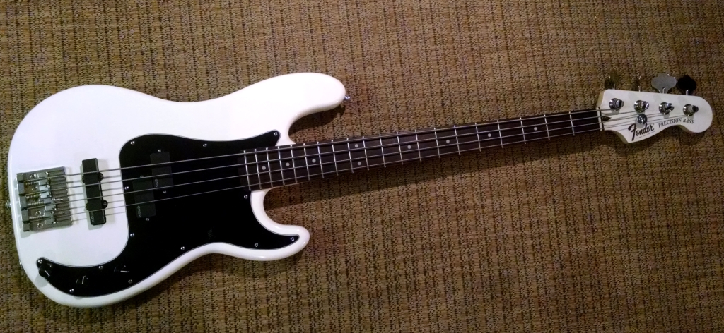 Roxys%20P%20Bass%20002.jpg