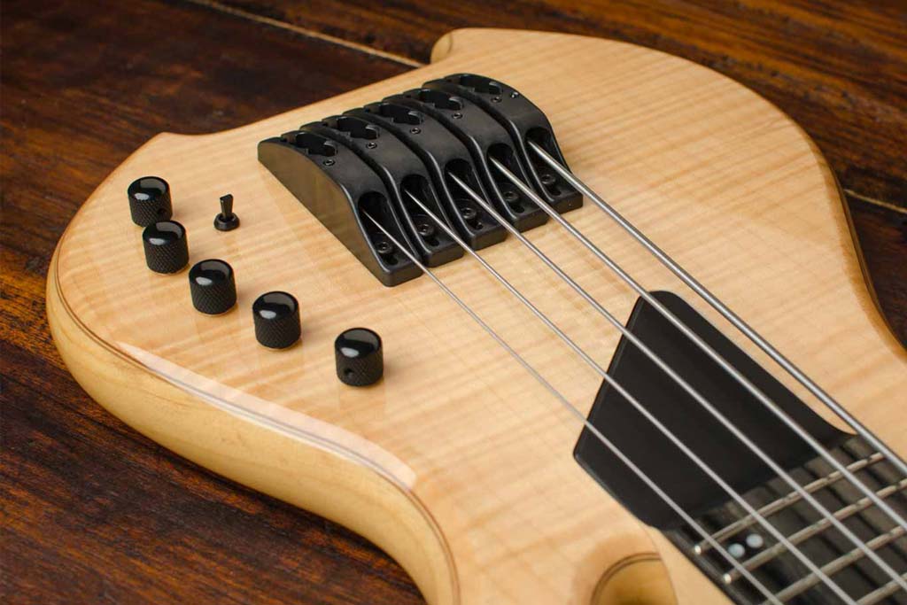 saber-bass-tech.jpg