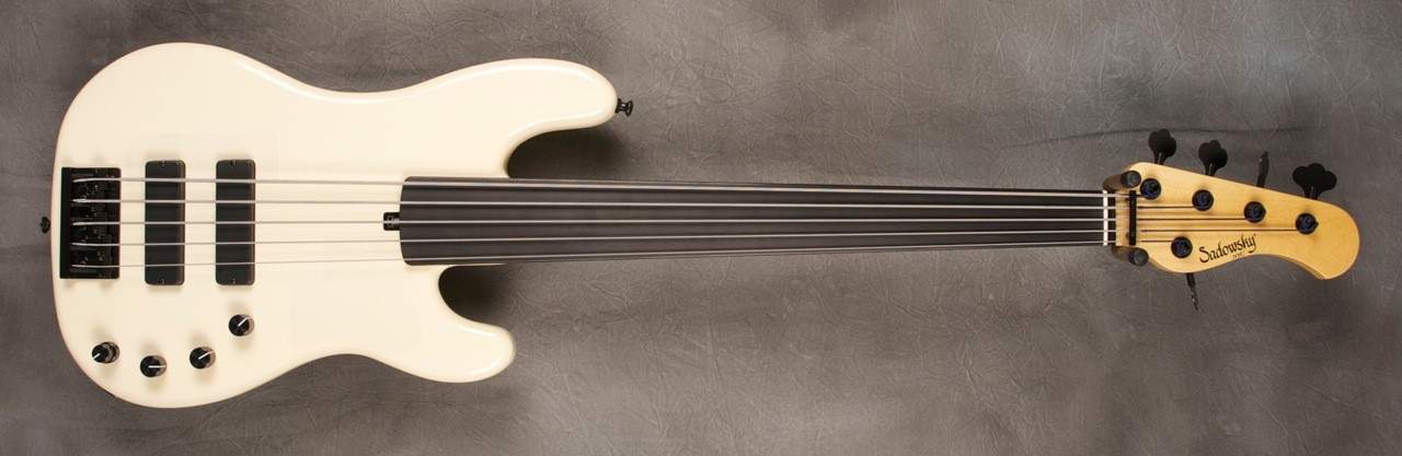 Sadowsky Fretless.jpg