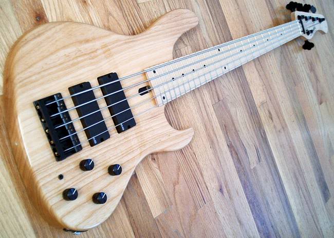 Sadowsky_24F5_Fullb.jpg