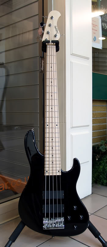 SadowskyMetroM5-24black.jpg