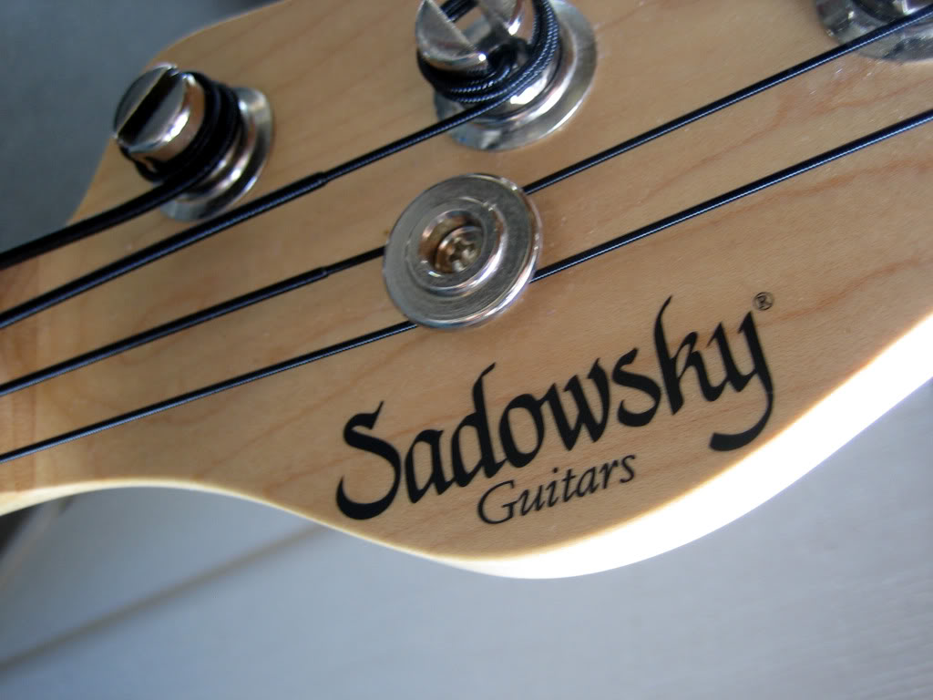 SadowskyTWMV4Headstock.jpg