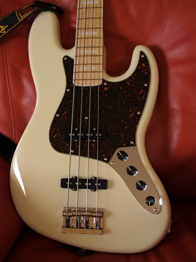 SadowskyUV70002.jpg