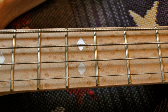 SB4000Fretboard.jpg