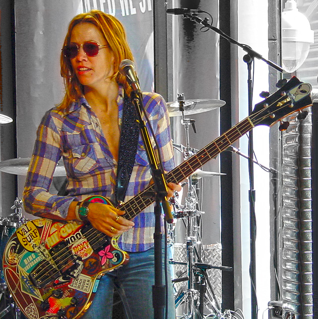 scbass02.jpg
