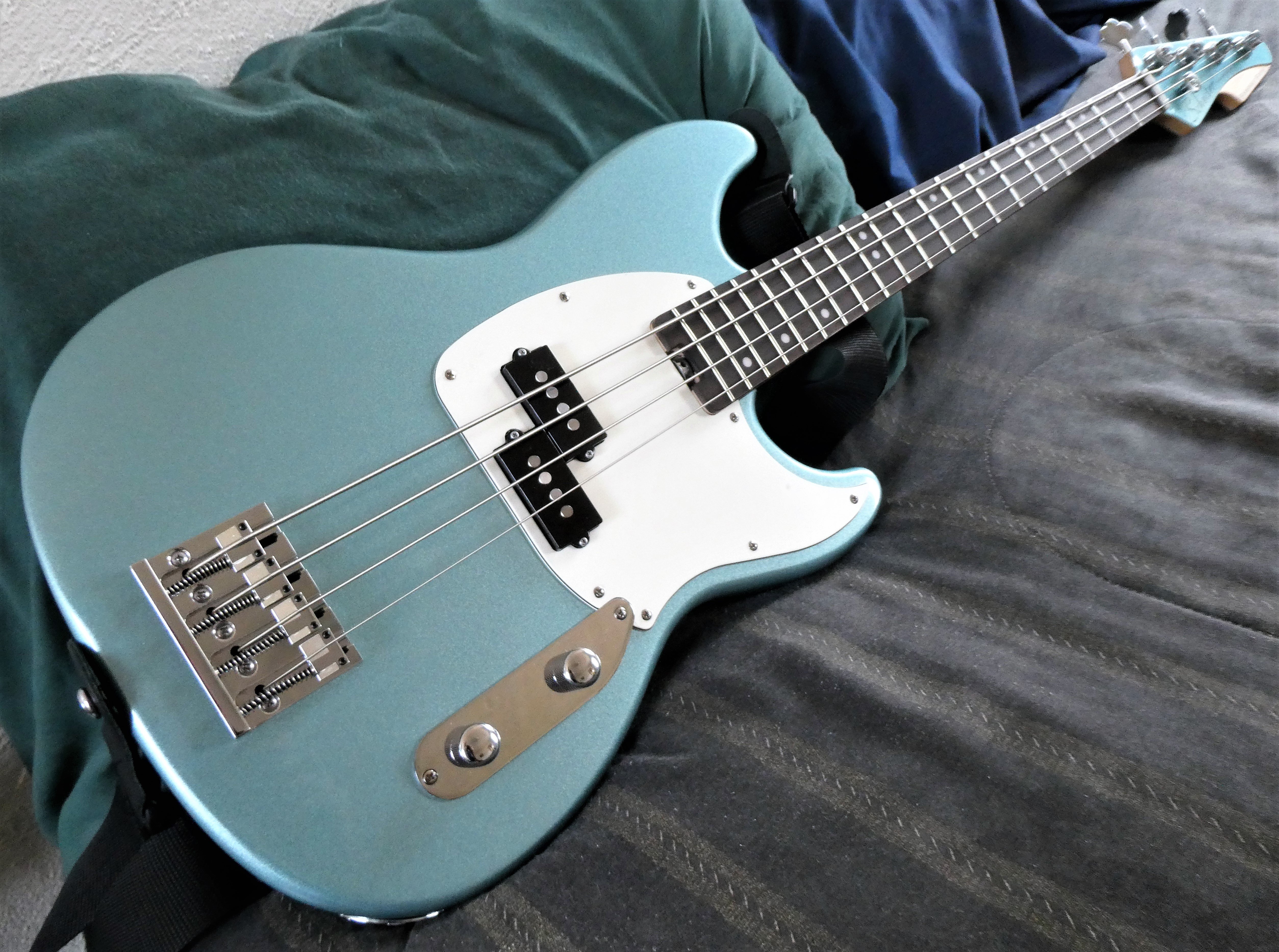 Schecter Banshee Bass (5).JPG