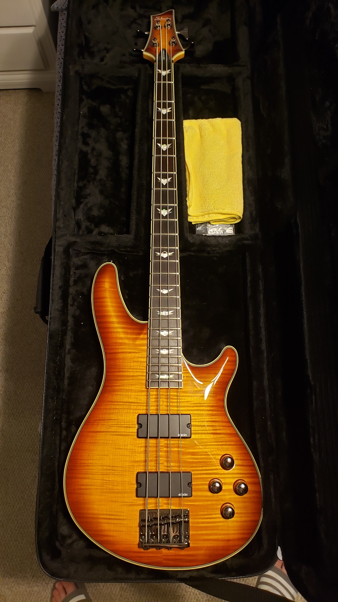 Schecter Omen extreme 4.jpeg