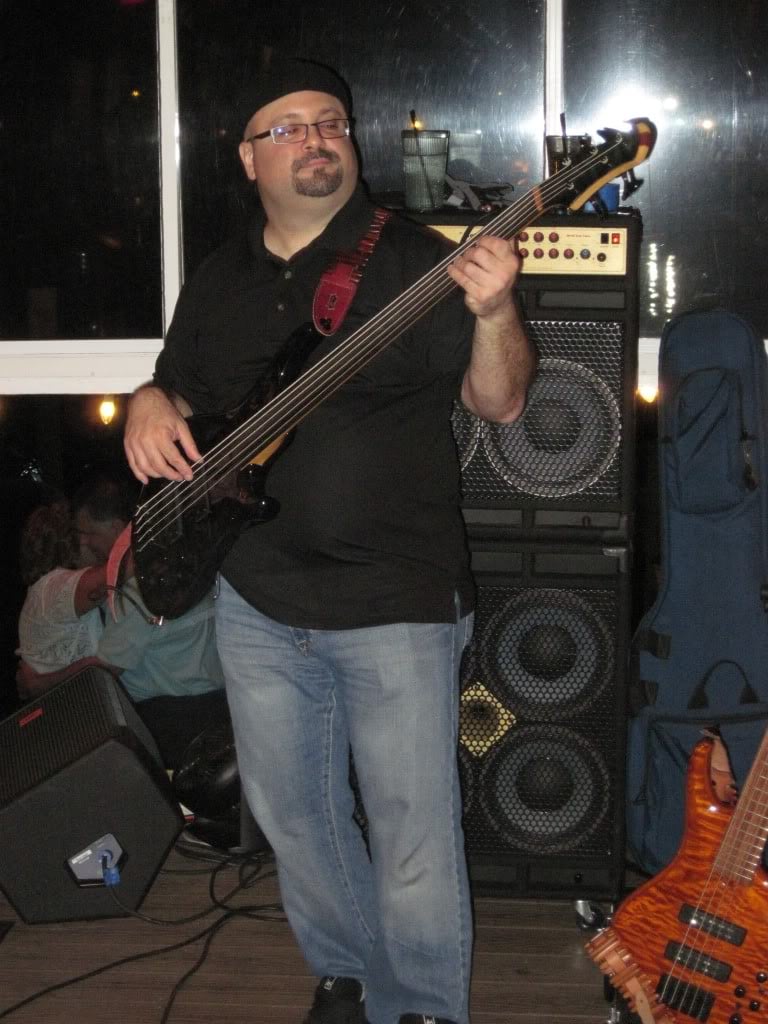 ShowcaseatFinsMay2011.jpg