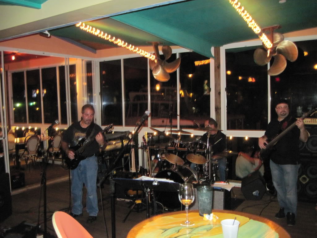 ShowcaseatFinsMay20112.jpg