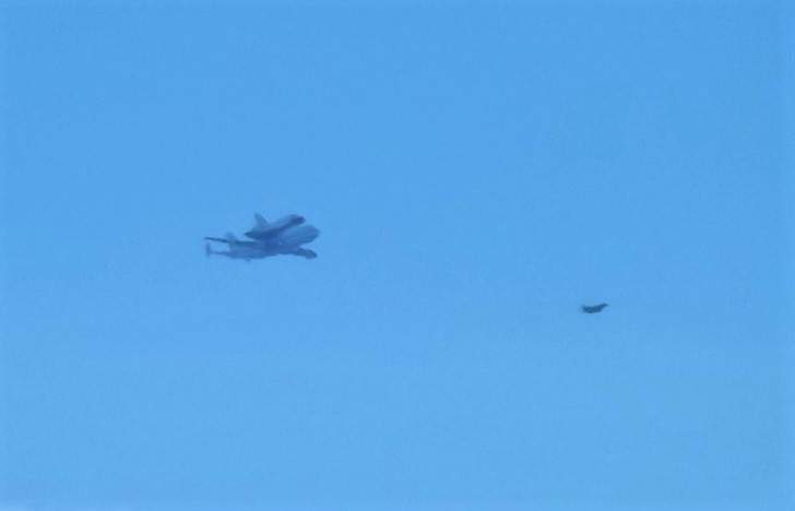 Shuttle on 747.JPG