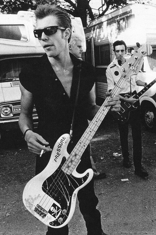 Simonon Pbass1.jpg