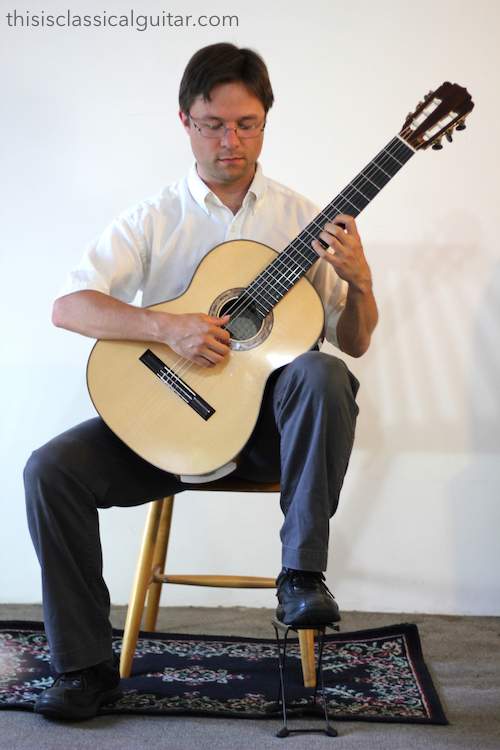 sitting-guitar-2016.jpeg