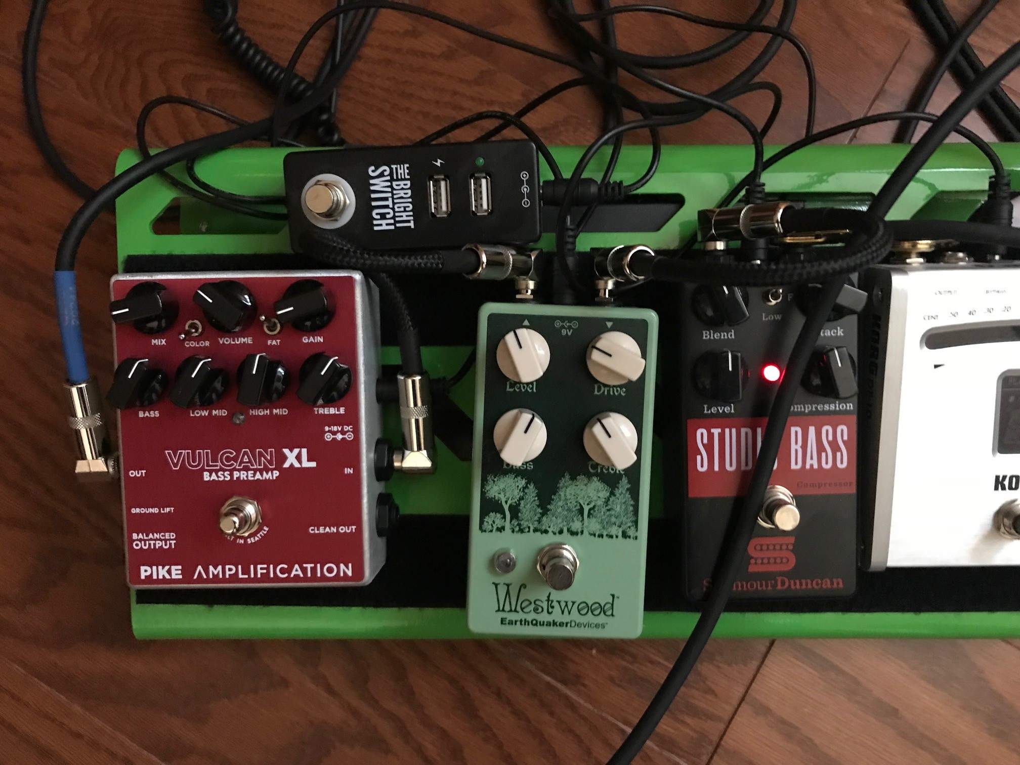 Small Pedal Board.jpg