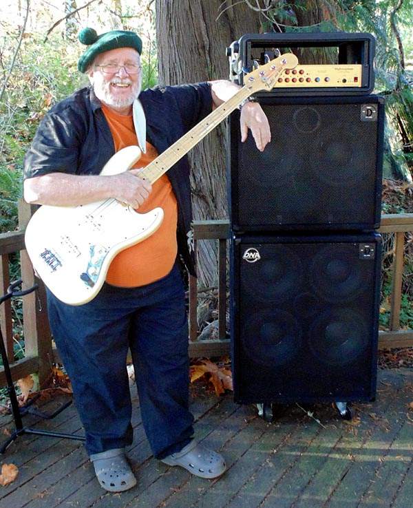SmilingDanBassAndStack2_600x738.jpg