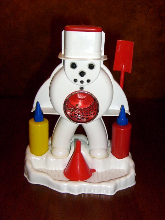 snow-cone-maker-525x700.jpg
