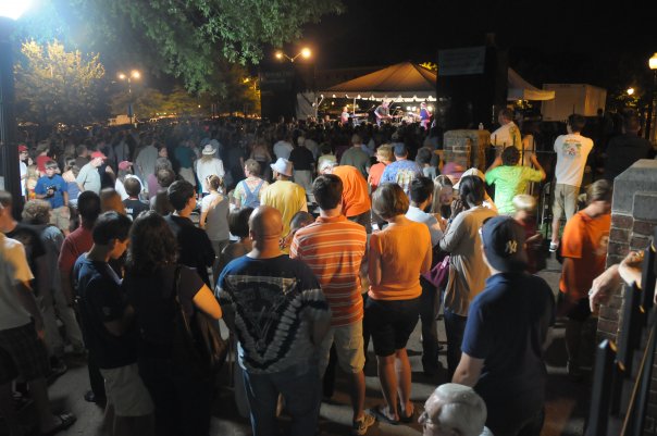 SO09-Crowd.jpg