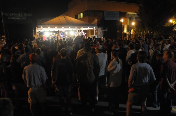 SO09-Crowd2.jpg