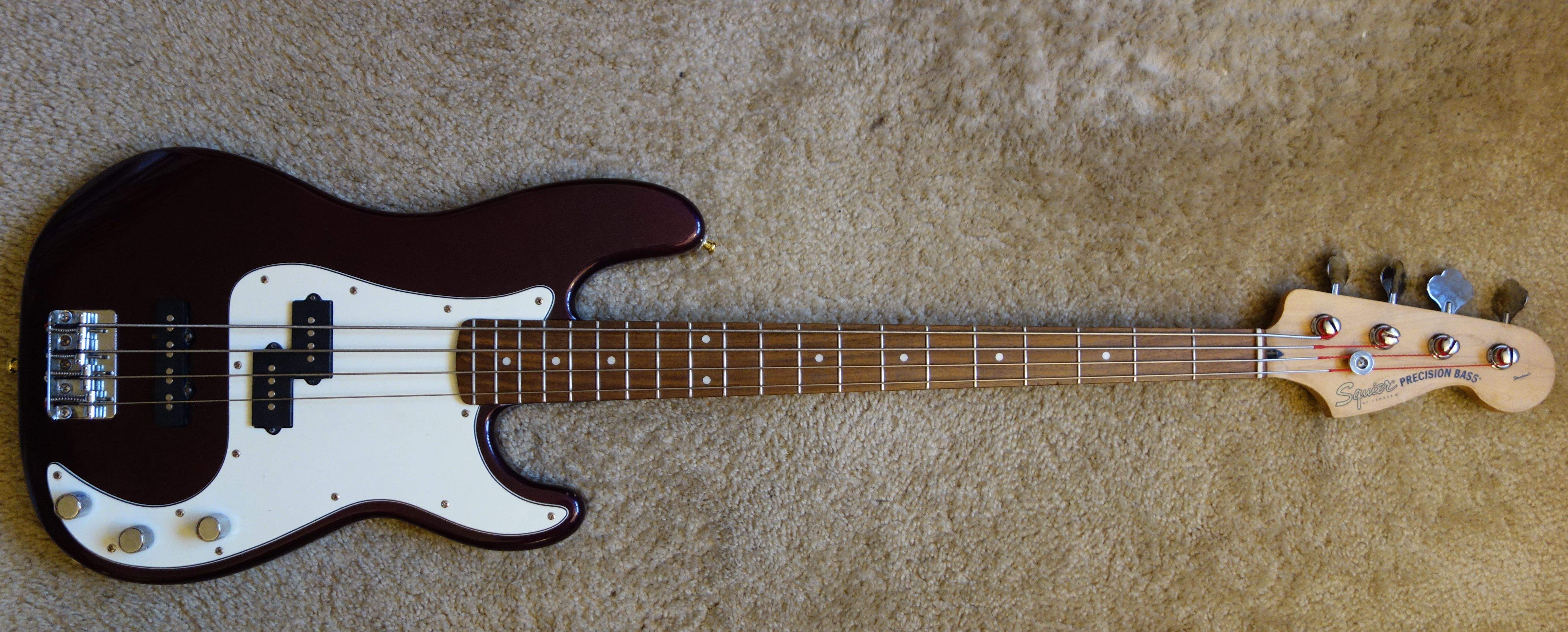 Squier bass 1.jpg