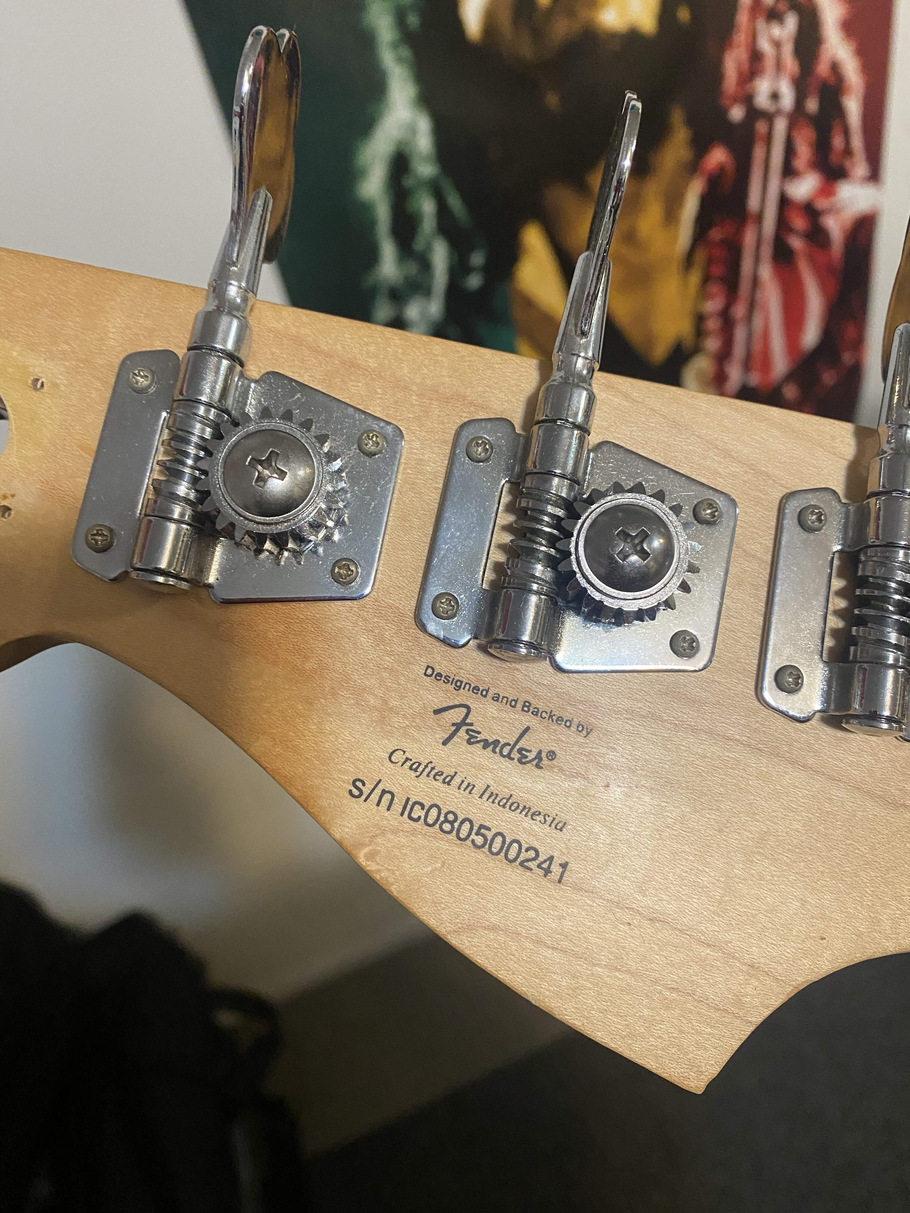 Squier Headstock back.JPG