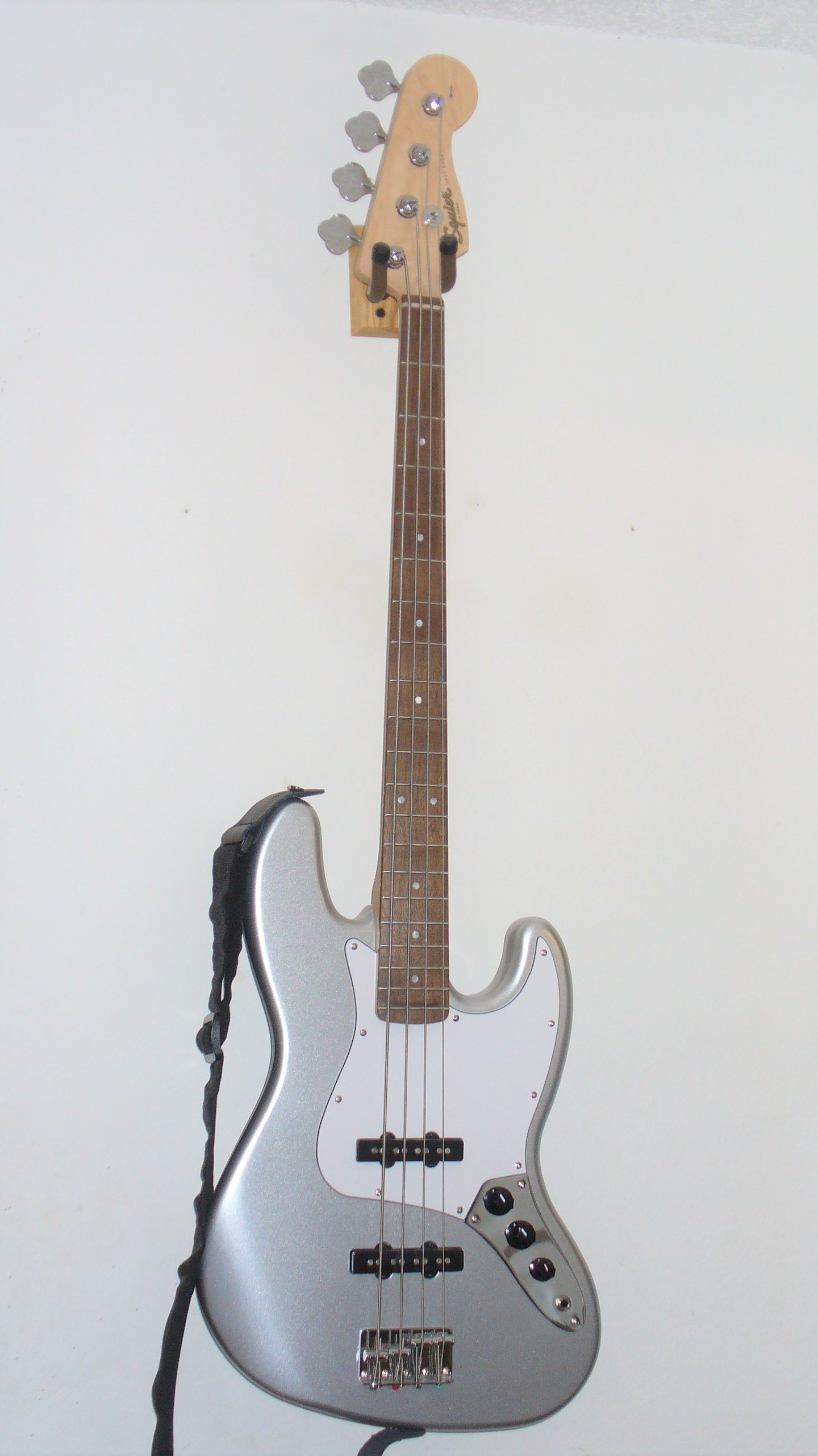 Squier Jazz Bass (2).JPG