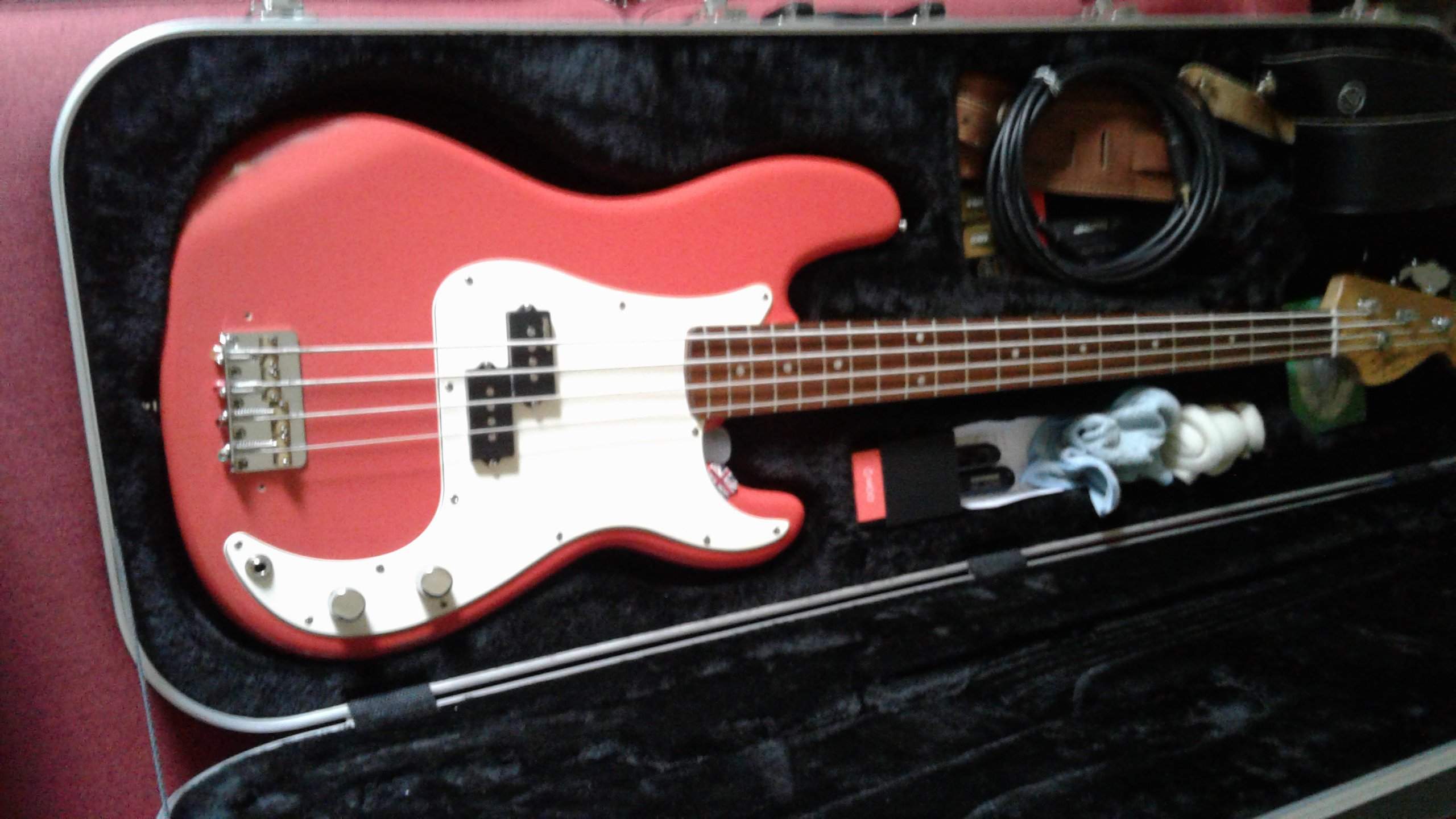 Squier P Bass.jpg
